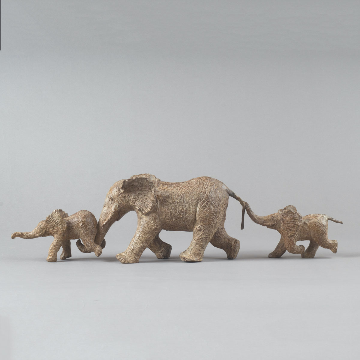 Sculpture bronze DANS LA SAVANE, statue animalière éléphant de Sophie Verger